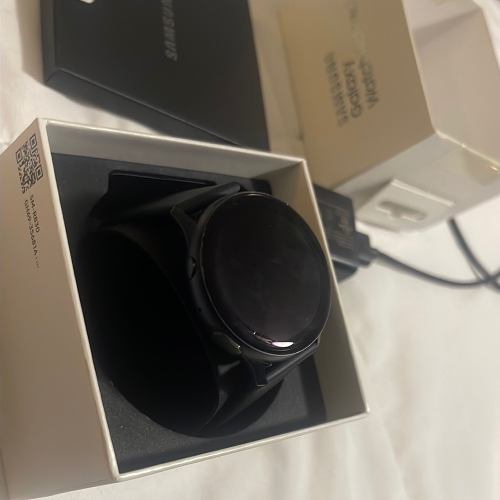 Samsung Smartwatch in Sleek Black